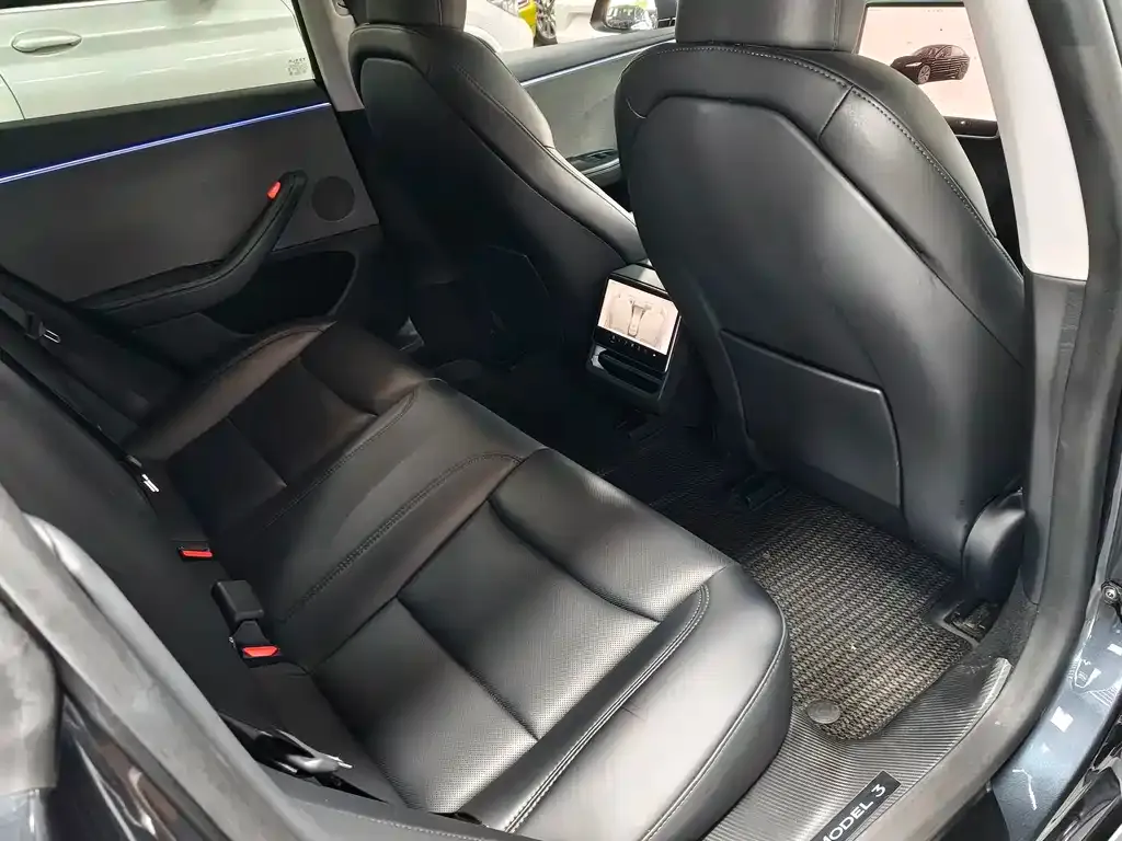 Tesla Model 3 — фото 4