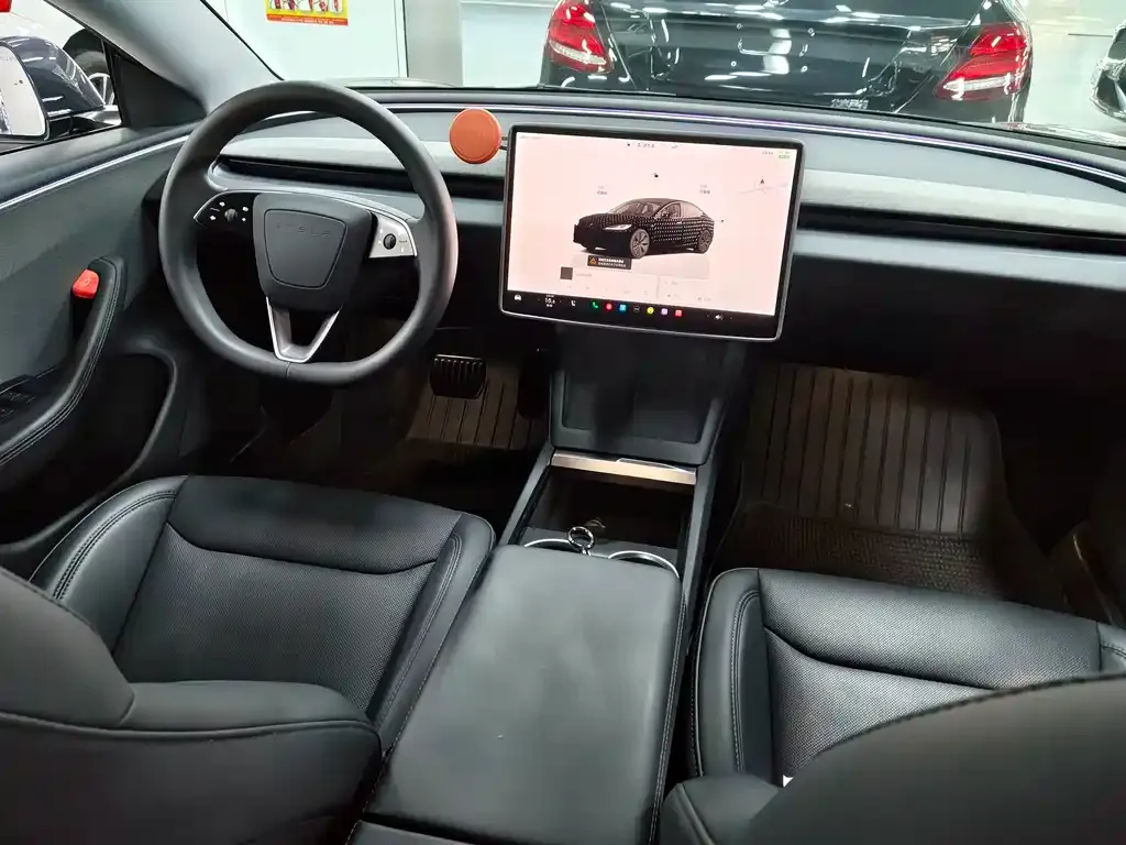 Tesla Model 3 — фото 8