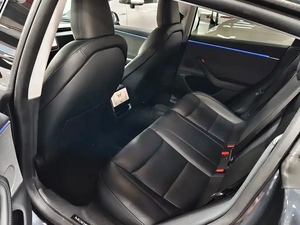 Tesla Model 3 — фото 3