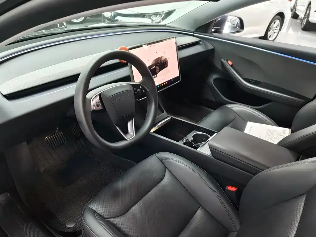 Tesla Model 3 — фото 10