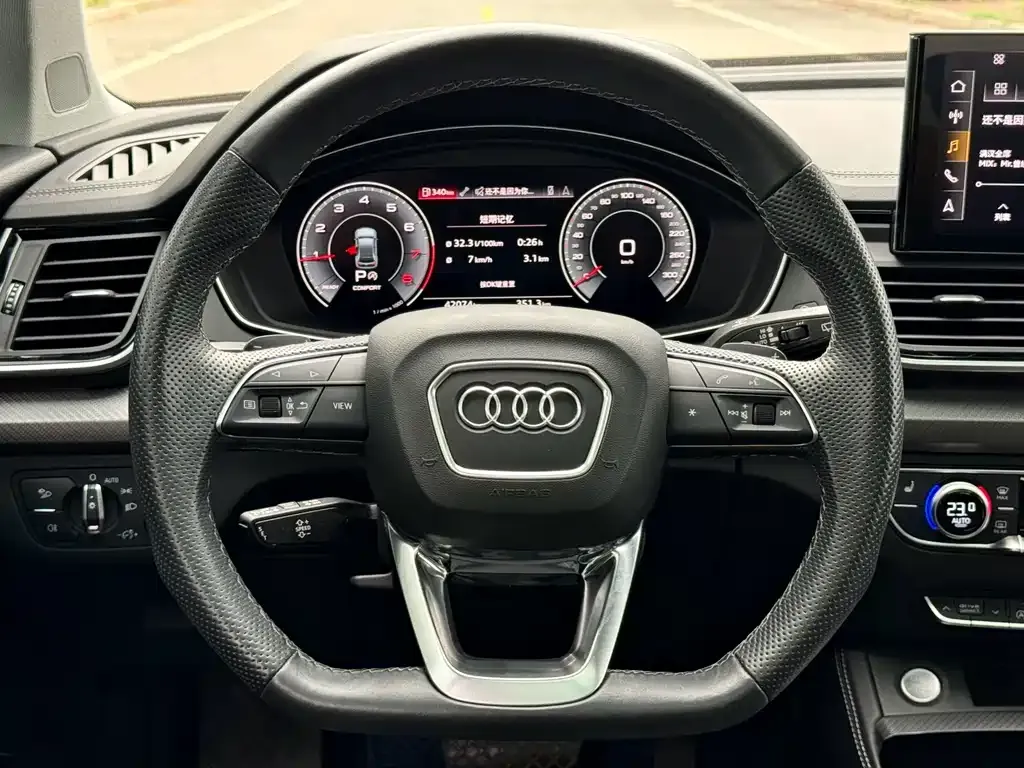Audi Q5L — фото 9