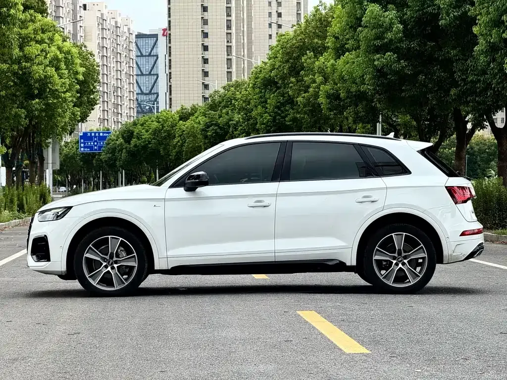 Audi Q5L — фото 10