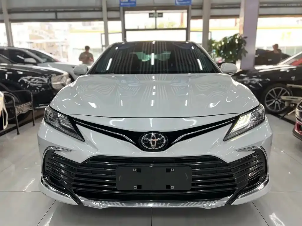 Toyota Camry — фото 4