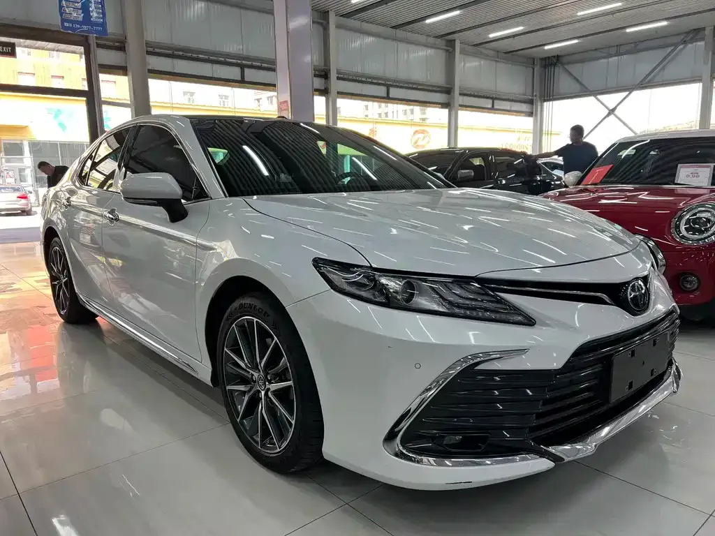 Toyota Camry — фото 10