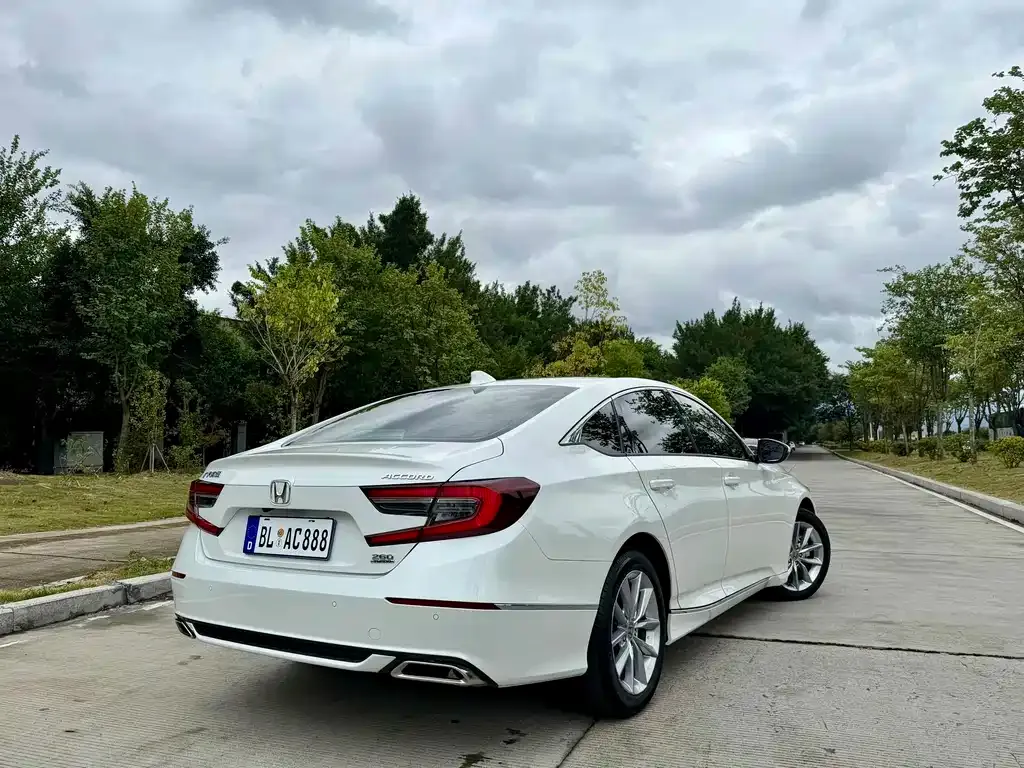Honda Accord — фото 8