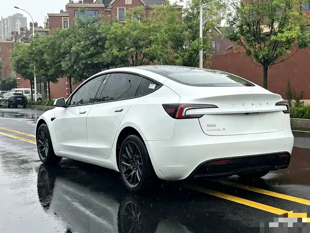Tesla Model 3 — фото 5