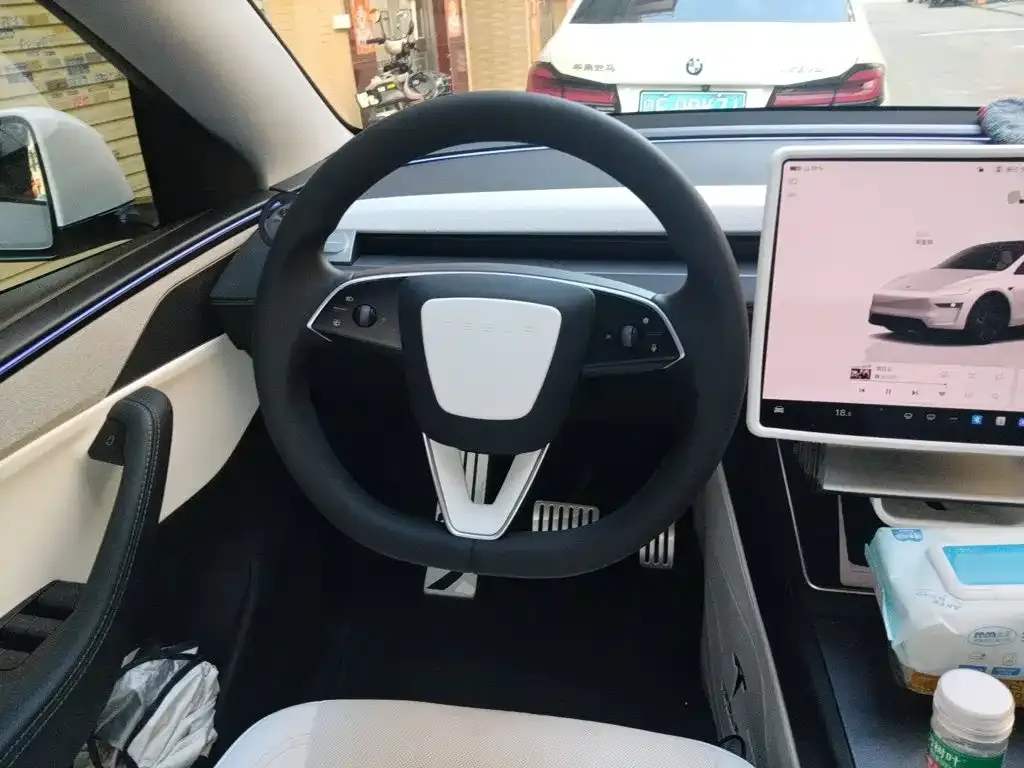 Tesla Model Y — фото 3