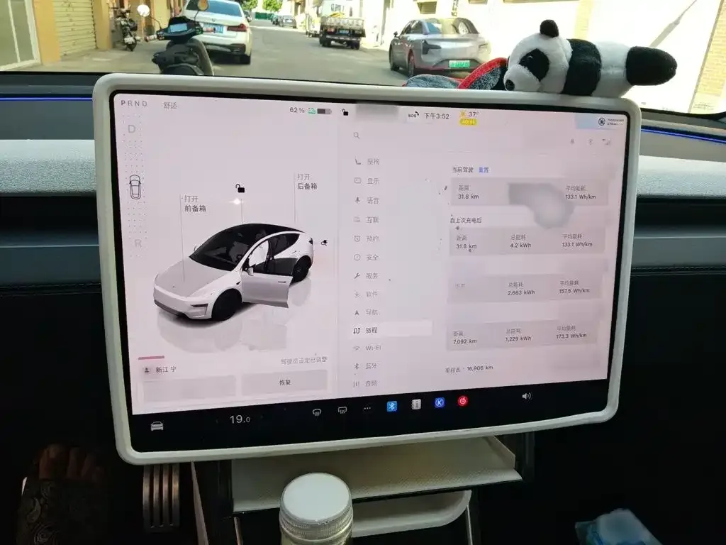 Tesla Model Y — фото 5