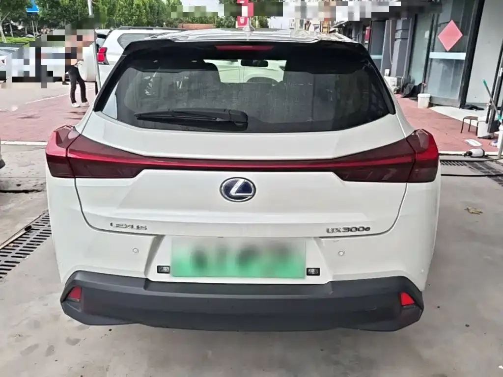 Lexus UX New Energy — фото 3