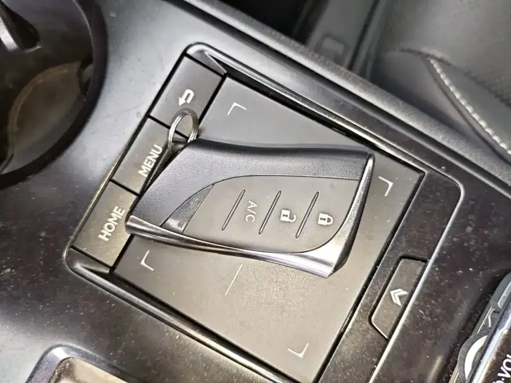 Lexus UX New Energy — фото 10