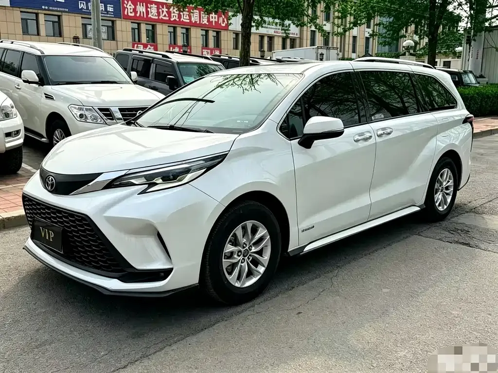 Toyota Granvia — фото 1