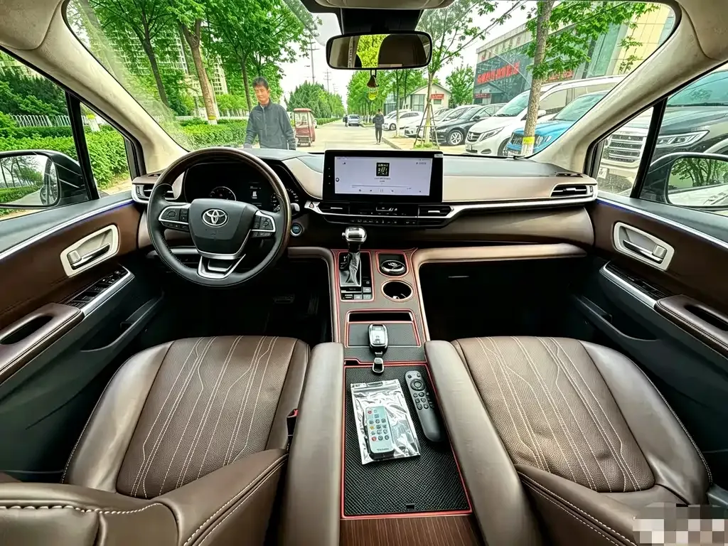 Toyota Granvia — фото 6