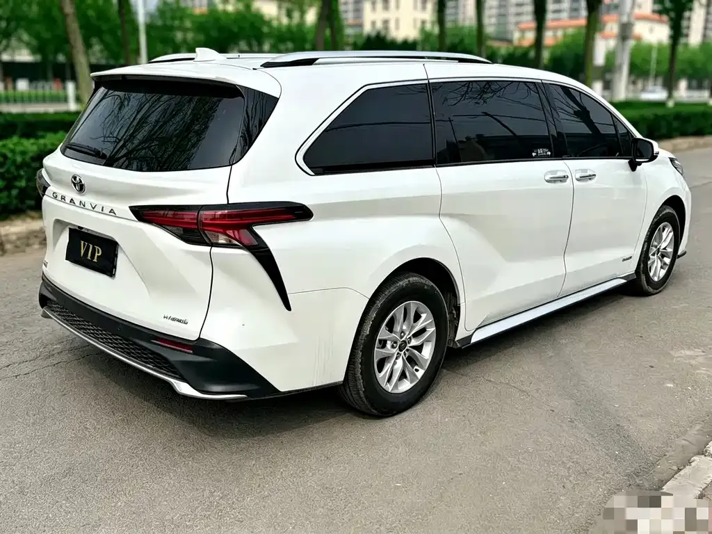 Toyota Granvia — фото 5