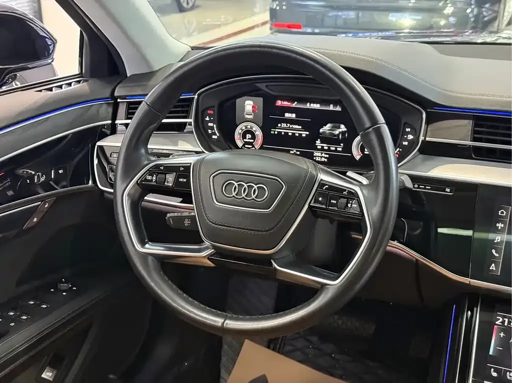 Audi A8 — фото 2