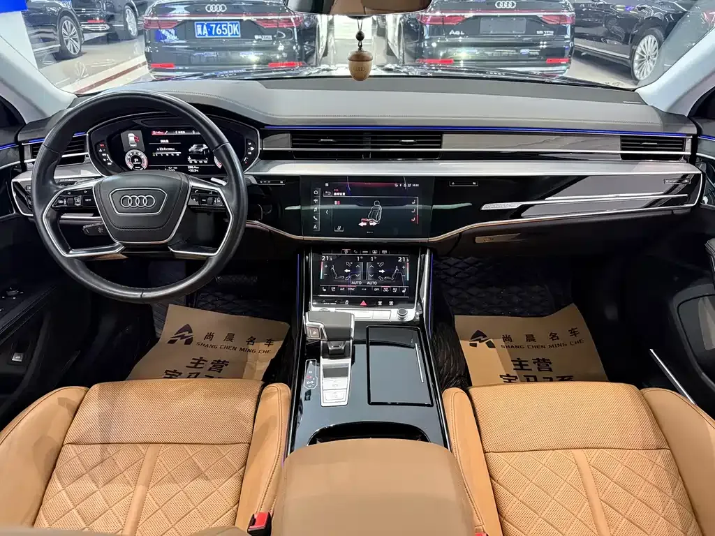 Audi A8 — фото 10