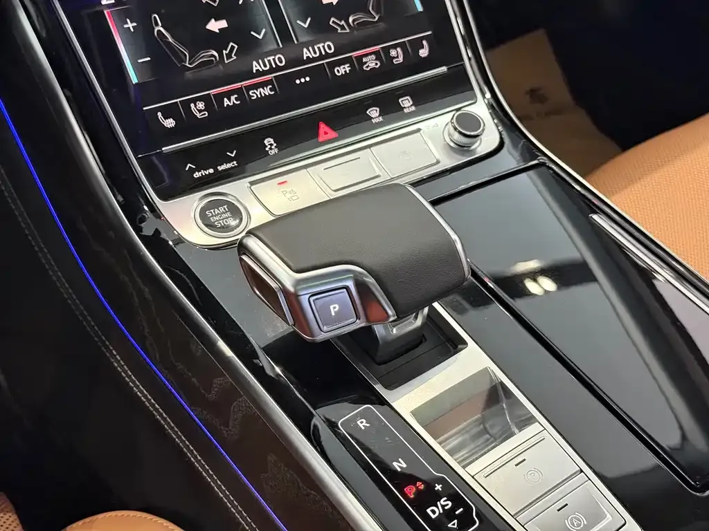 Audi A8 — фото 7