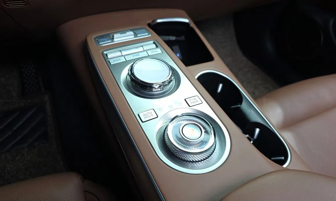 Genesis GV70 — фото 2
