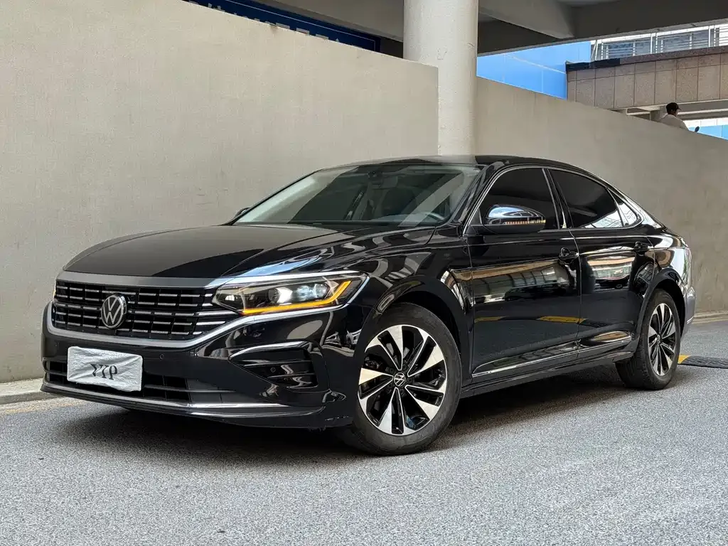 Volkswagen Passat — фото 1