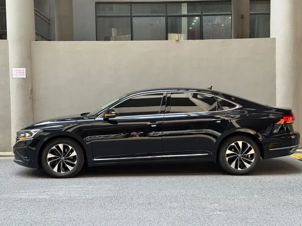 Volkswagen Passat — фото 9