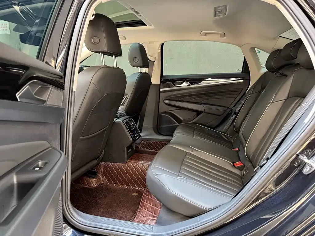 Volkswagen Passat — фото 5