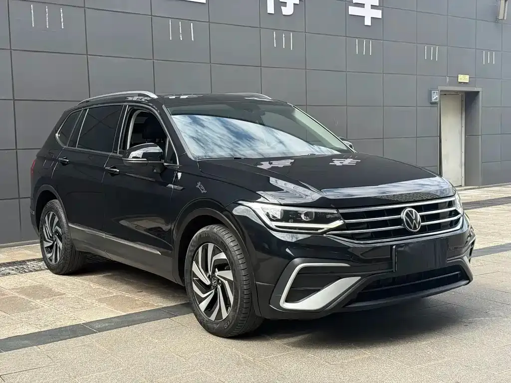 Volkswagen Tiguan L — фото 8