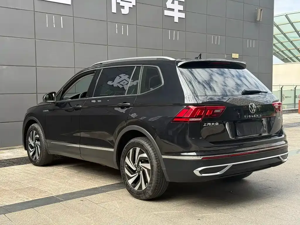 Volkswagen Tiguan L — фото 6