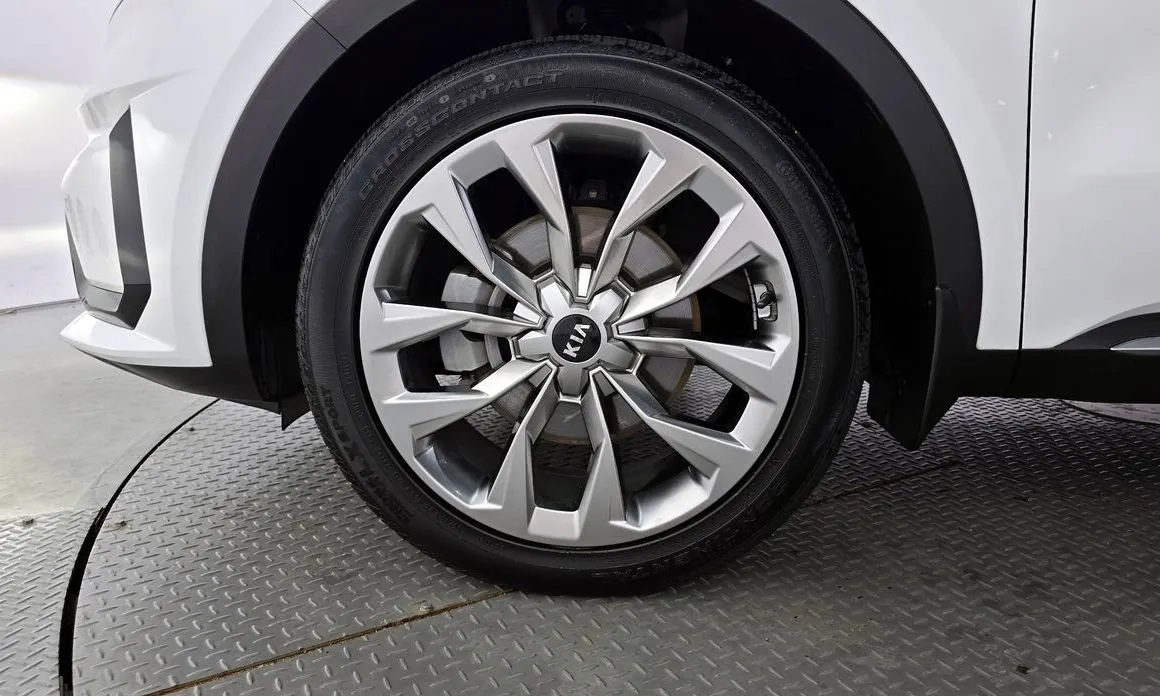 Kia Sorento — фото 9