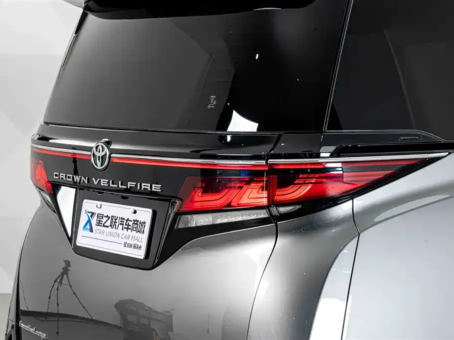 Toyota Vellfire — фото 3
