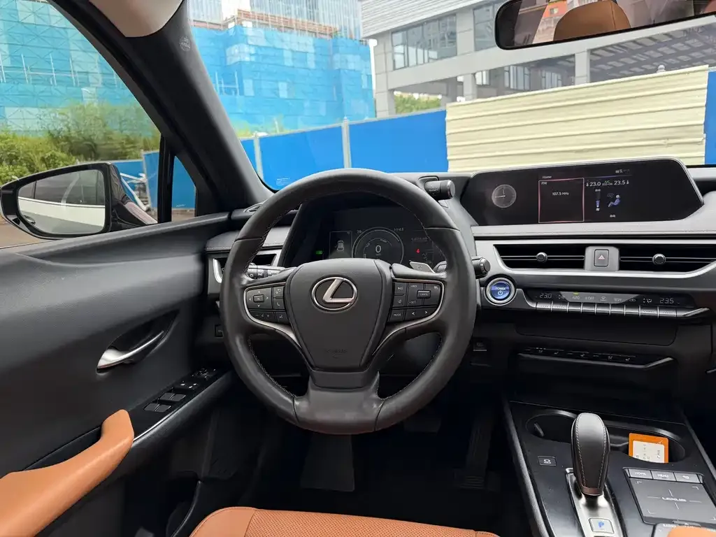 Lexus UX New Energy — фото 3