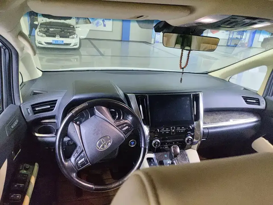 Toyota Alphard — фото 7