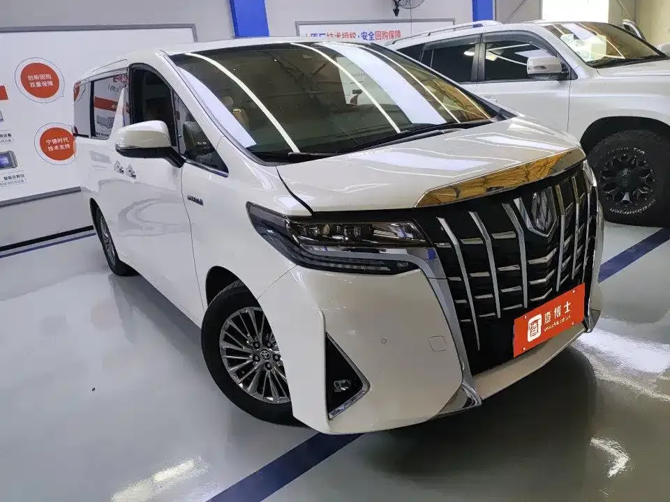 Toyota Alphard — фото 5