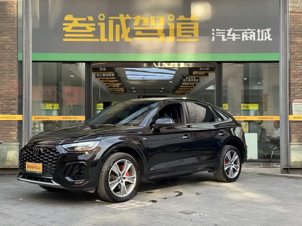 Audi Q5L Sportback — фото 1