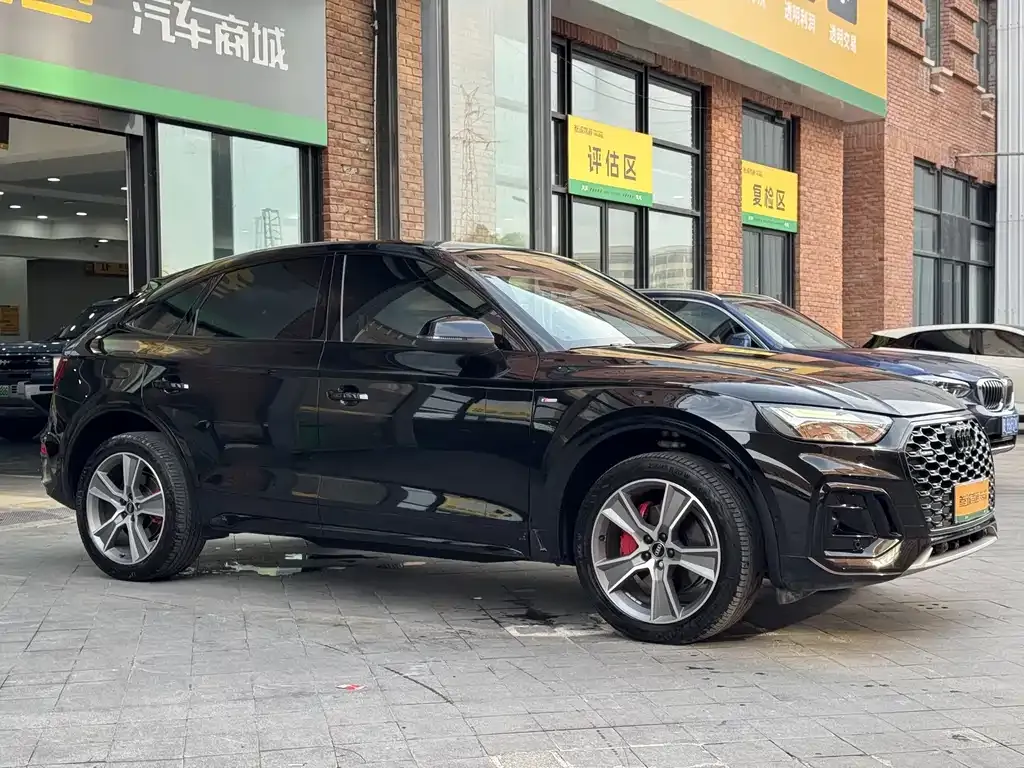 Audi Q5L Sportback — фото 9