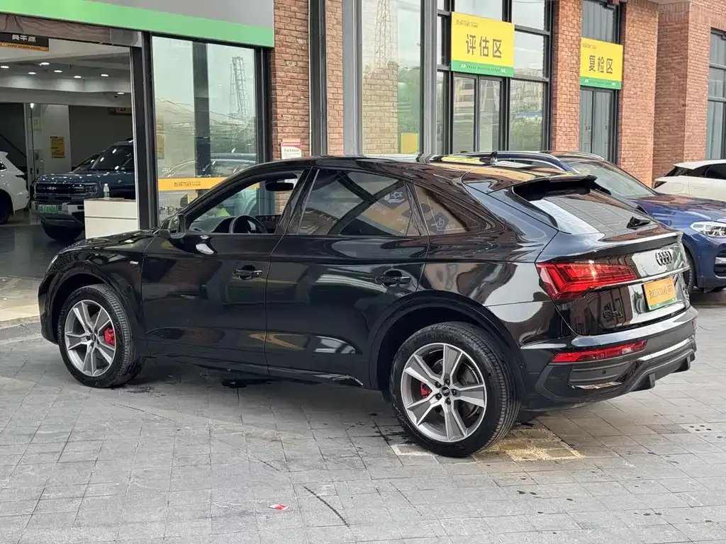 Audi Q5L Sportback — фото 8