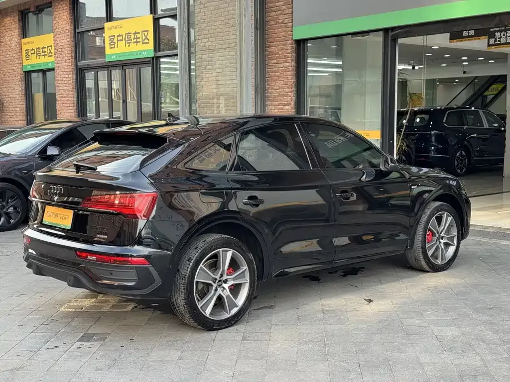 Audi Q5L Sportback — фото 6