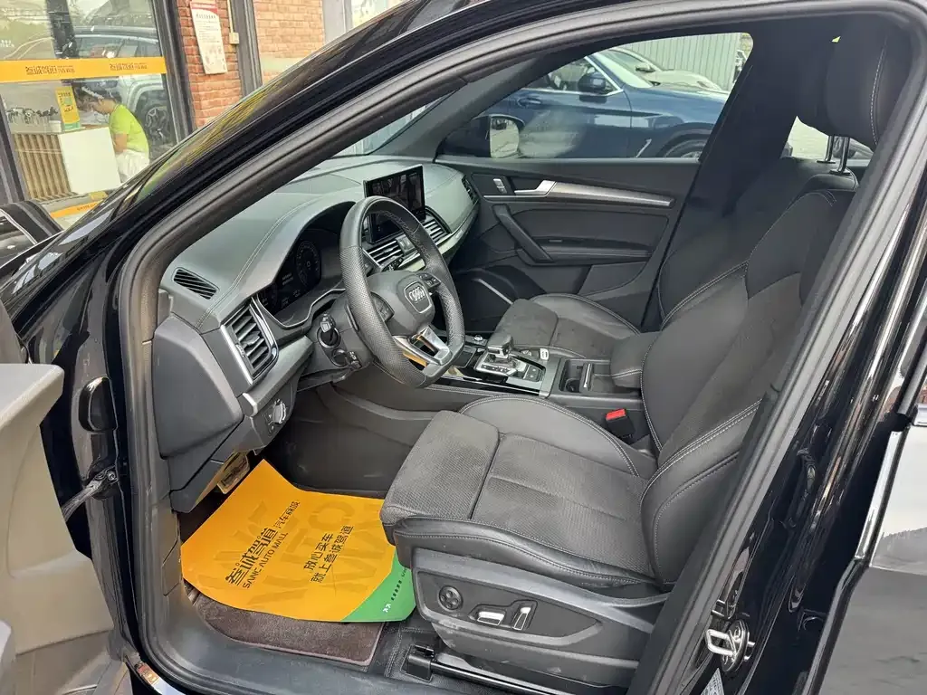 Audi Q5L Sportback — фото 7