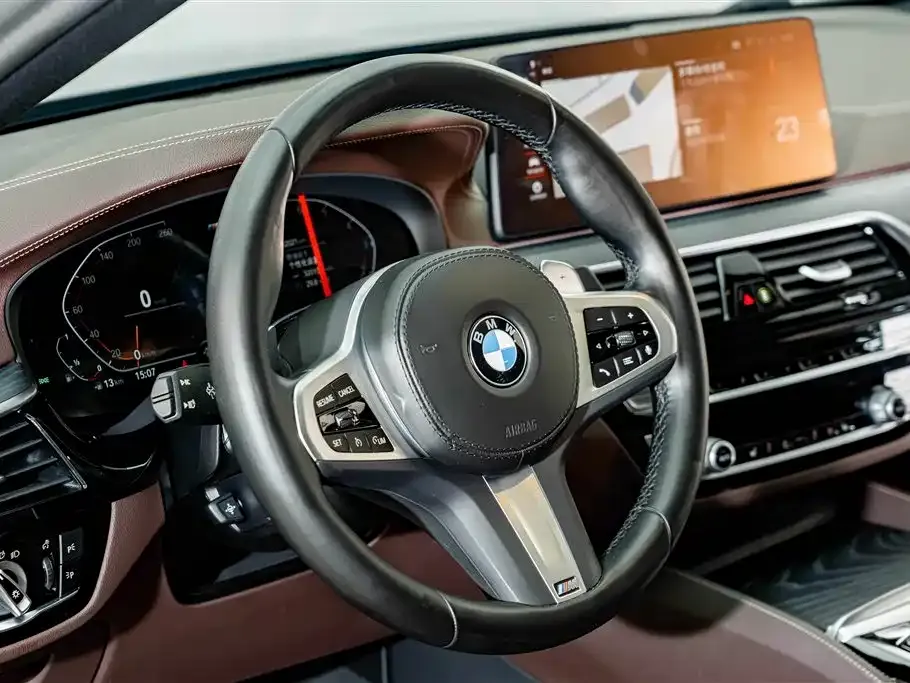 BMW 5 Series — фото 4
