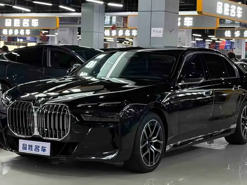 BMW 7 Series — фото 1