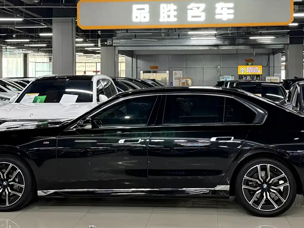 BMW 7 Series — фото 10