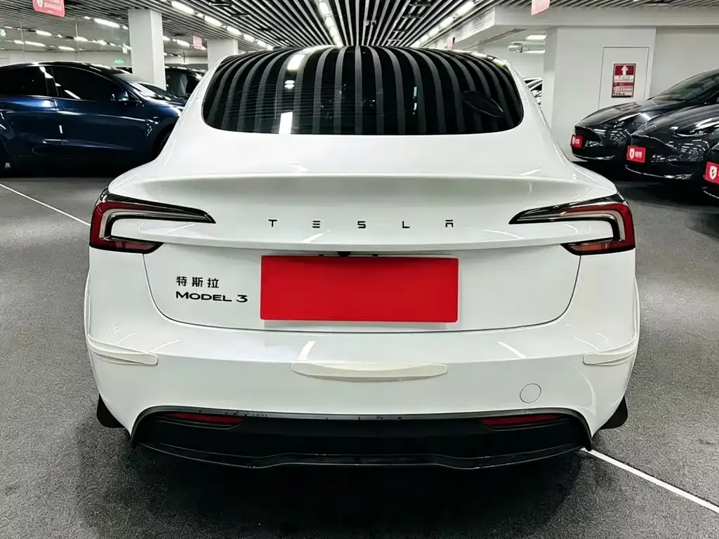 Tesla Model 3 — фото 2