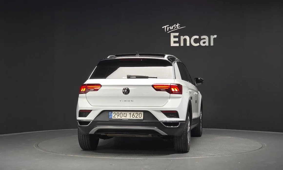 Volkswagen T-Roc — фото 10
