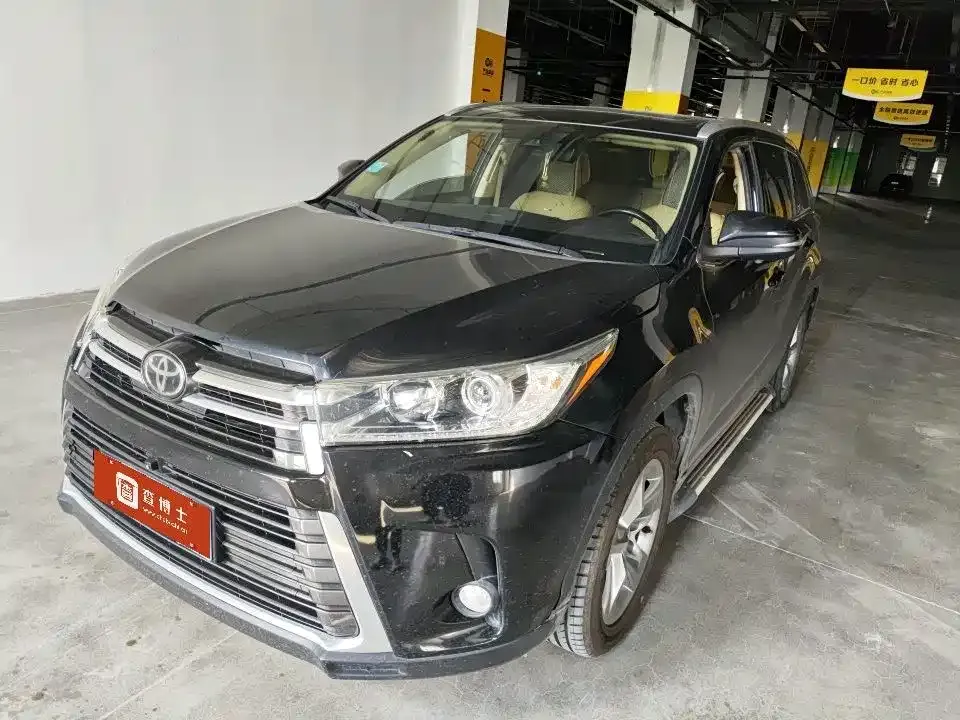 Toyota Highlander — фото 1