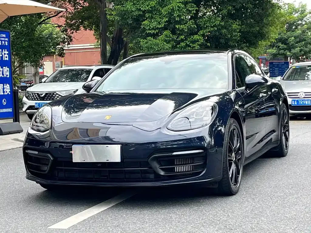 Porsche Panamera — фото 1