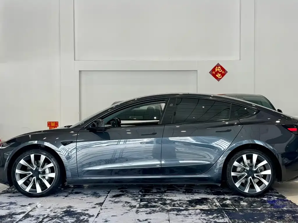 Tesla Model 3 — фото 10