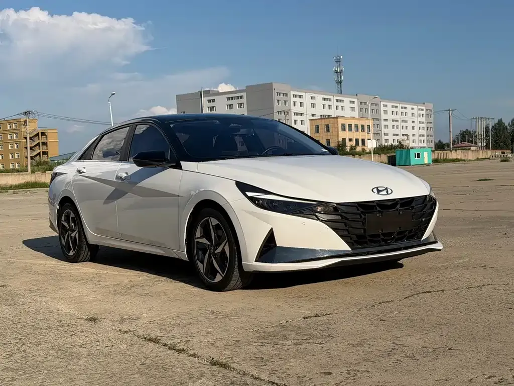 Hyundai Elantra — фото 5