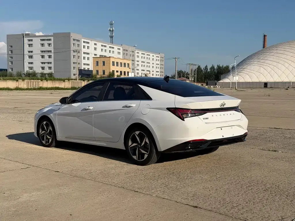 Hyundai Elantra — фото 7