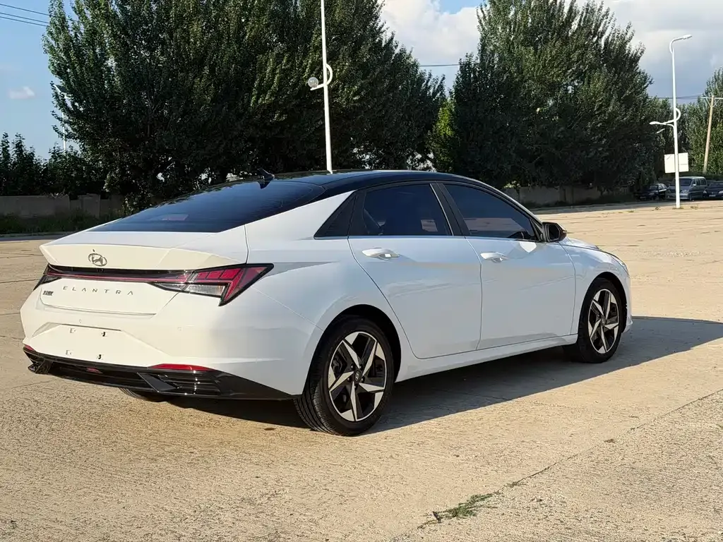 Hyundai Elantra — фото 9