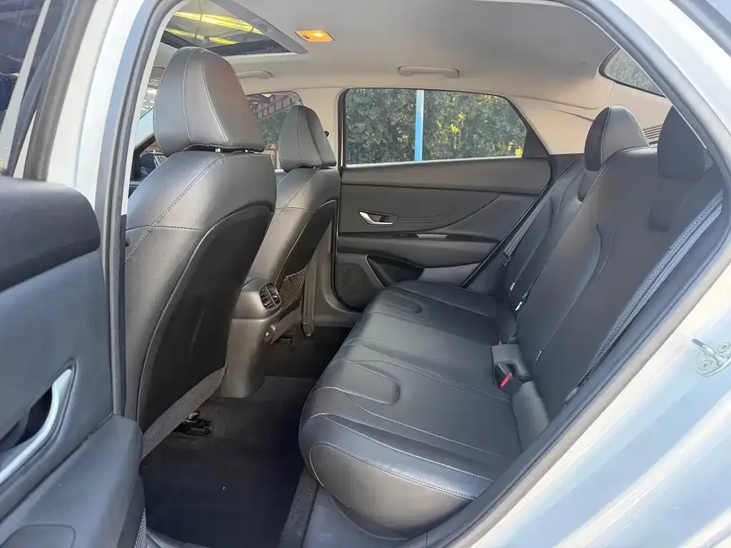 Hyundai Elantra — фото 10