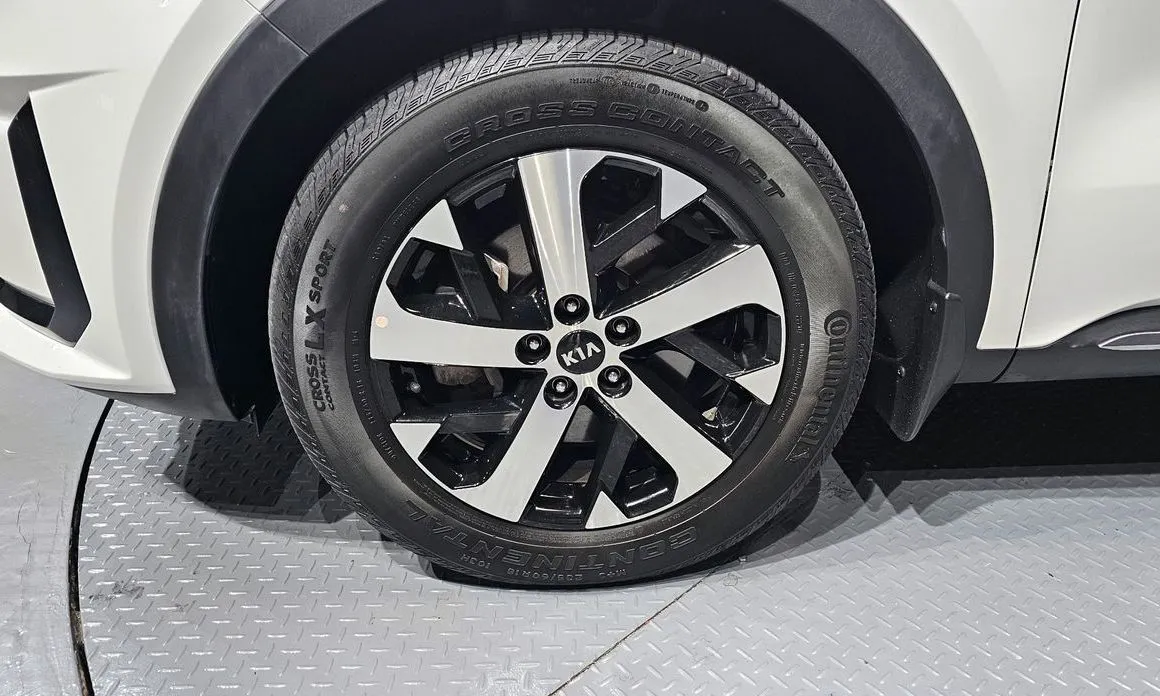 Kia Sorento — фото 9
