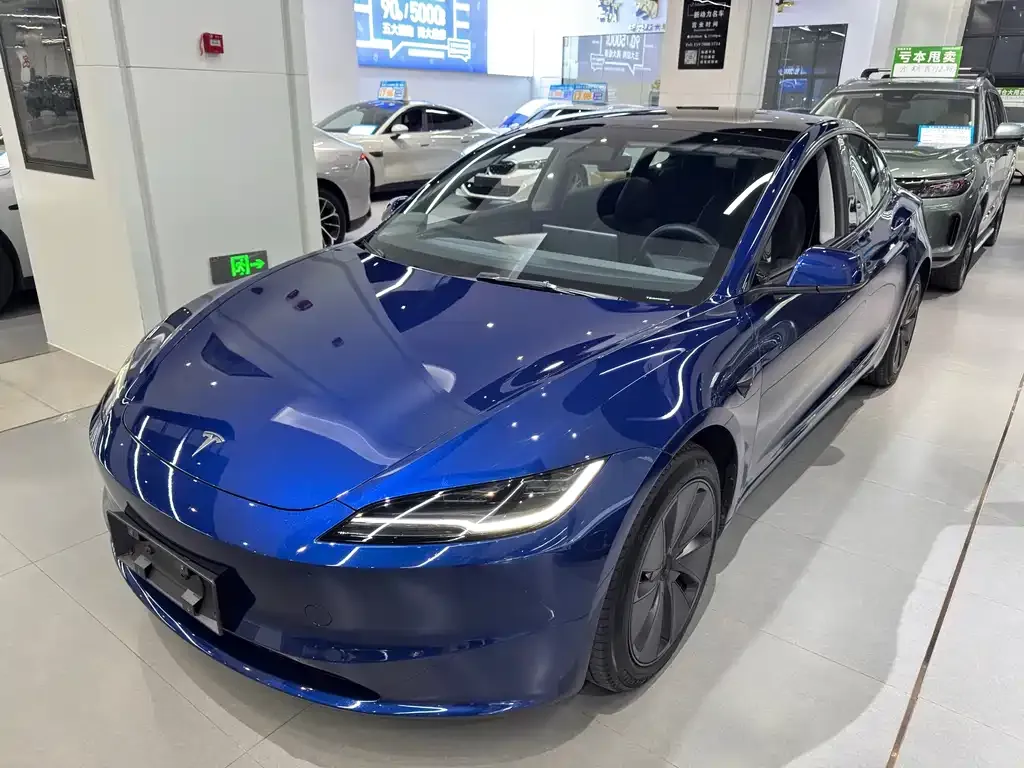 Tesla Model 3 — фото 1